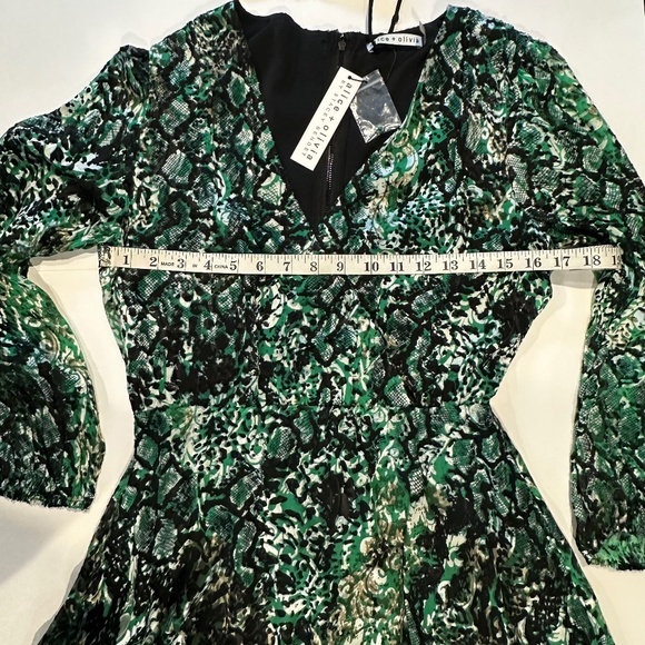 Alice + Olivia Printed Wrap Dress - Size 6 - NEW With Tags. - Picture 10 of 16